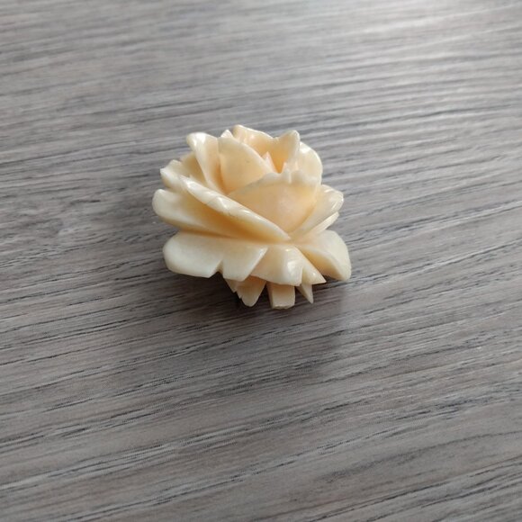 Vintage Carved Rose Brooch - Picture 8 of 15
